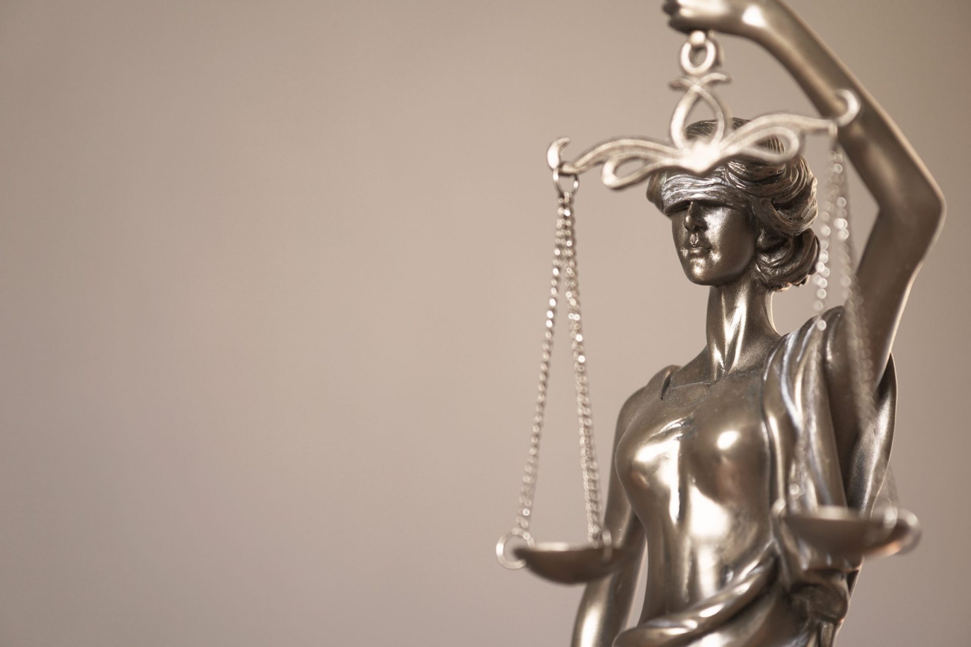 estudio-galian-foto-web-estatua-de-la-justicia