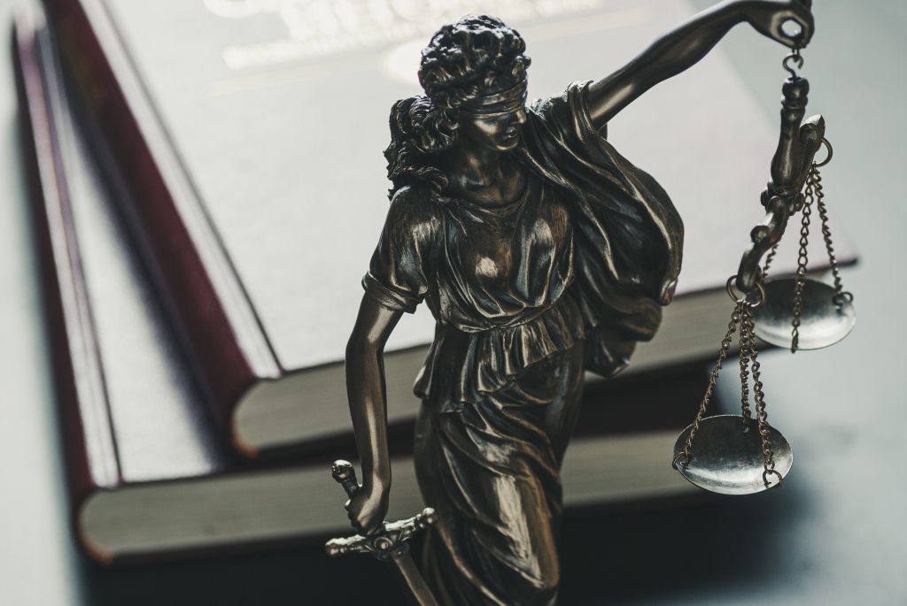 Justicia-estatua-estudio-juridico-